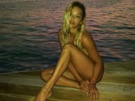 Rita Ora nago na plaży